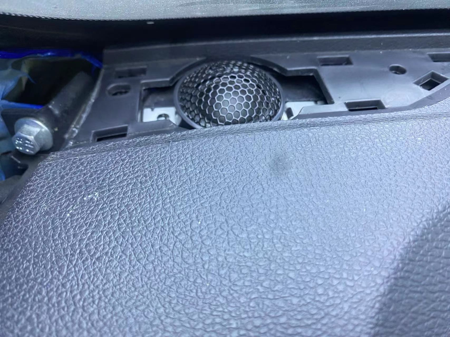 上汽大通皮卡改装歌剧世家音响 前场两分频...